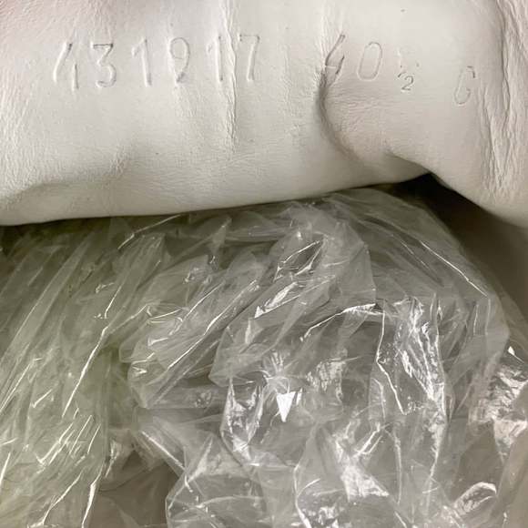 GUCCI White Multi-Color Leather Embroidered Low Top Sneakers - Picture 7 of 8